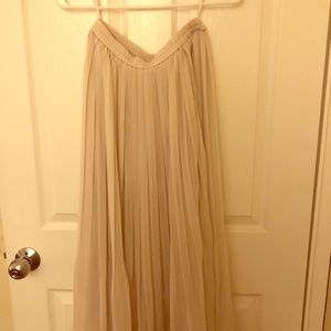Pleated UNIQLO skirt